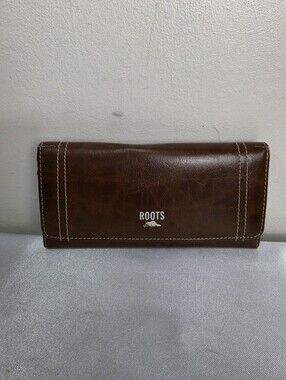 Roots Brown Leather Women's Wallet Classic Trifold